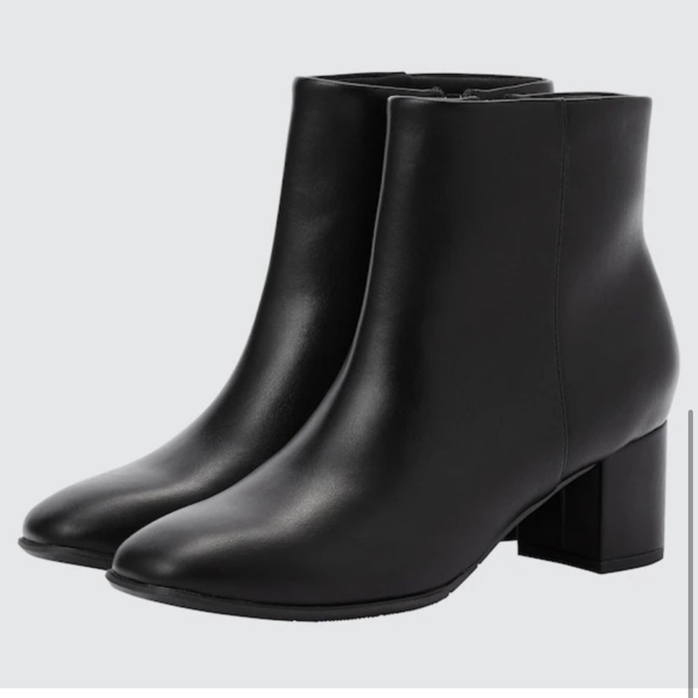 Uniqlo Comfort Feel Side-Zip Short Boots